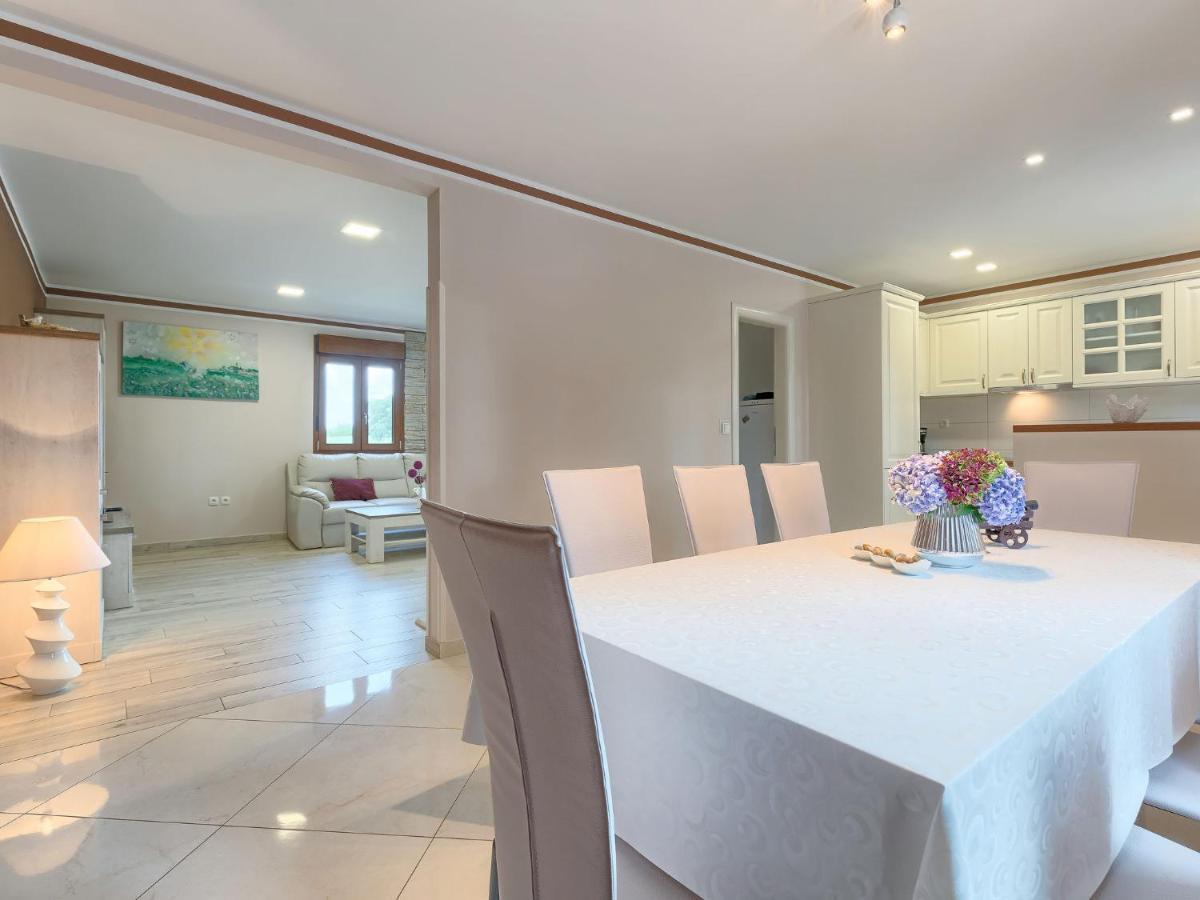 Holiday Home Villa Aniva Žminj Esterno foto