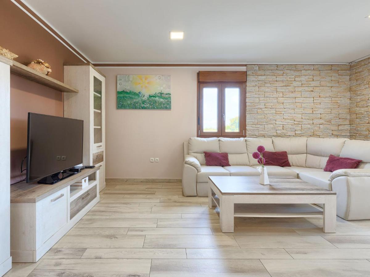 Holiday Home Villa Aniva Žminj Esterno foto